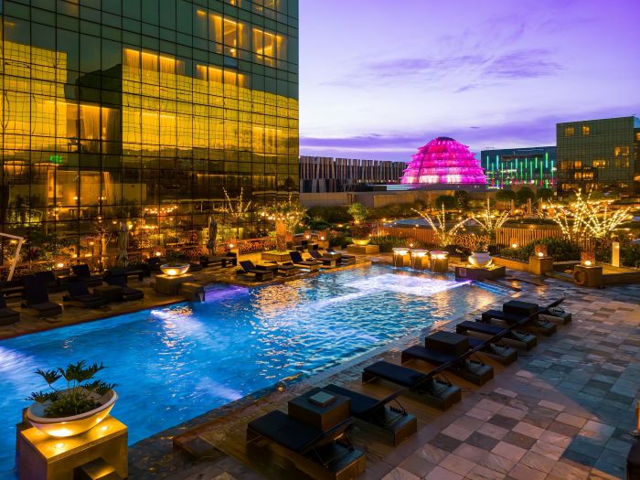 Hyatt Regency Manila - swimming pool