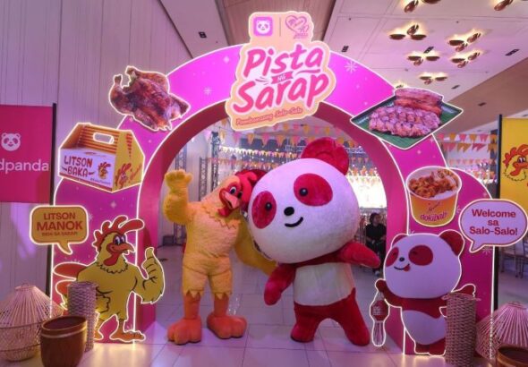 Two fan-favorite mascots, Pau-Pau and Andy